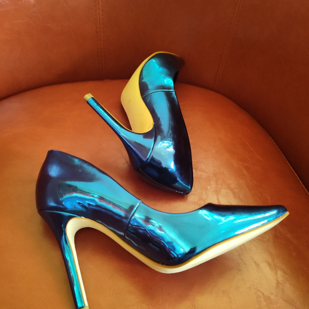 Beautiful GUESS HEELS